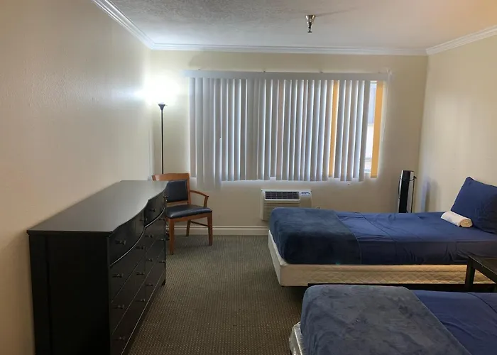 Charming Double Bed Hotel Style (A10)